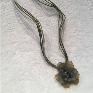 Green, 90’s flower necklace.